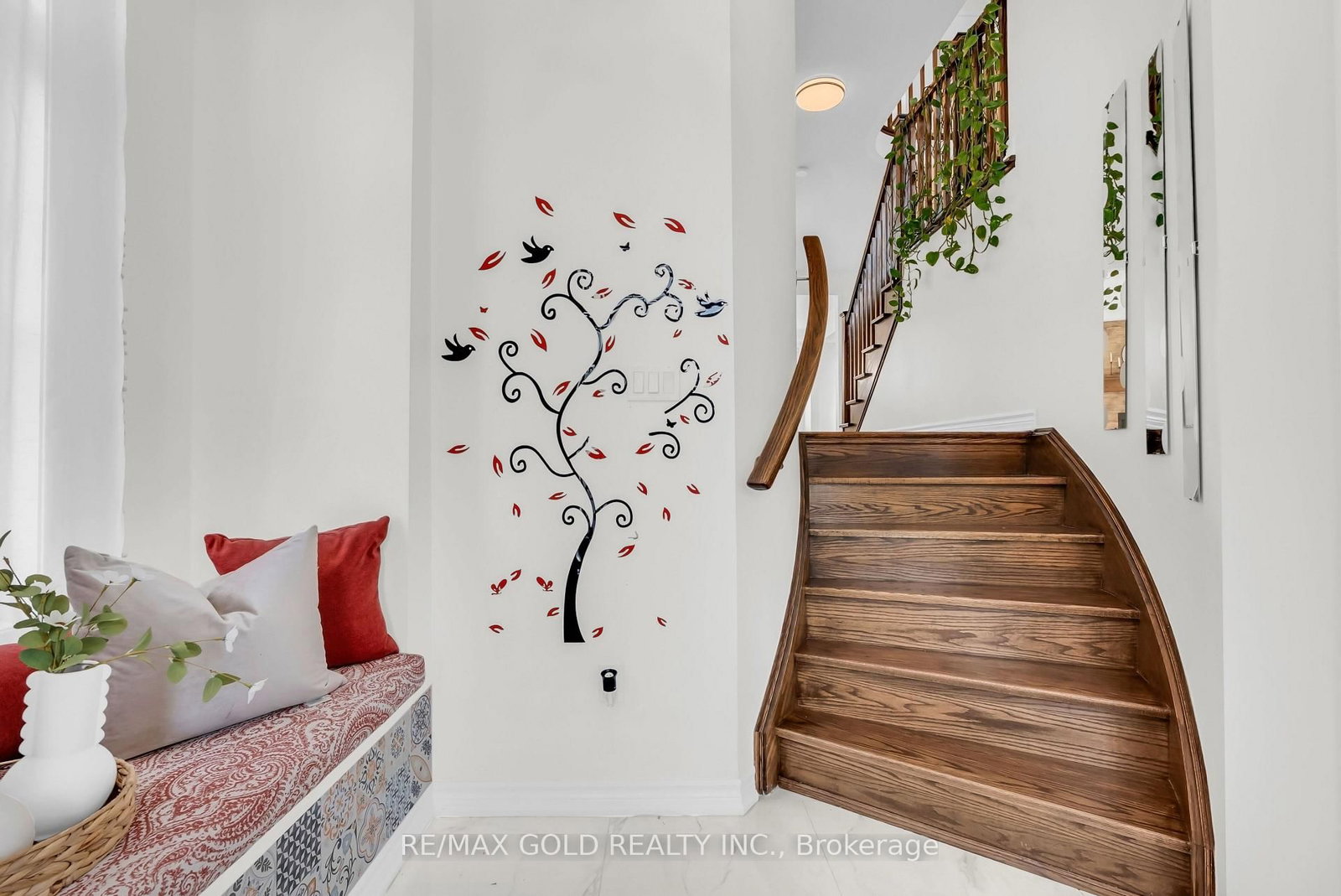 1547 Farmstead Drive • Milton, ON photo 6