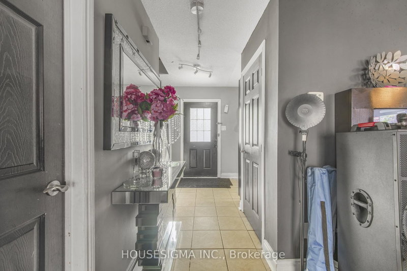 61 - 105 Hansen Road N