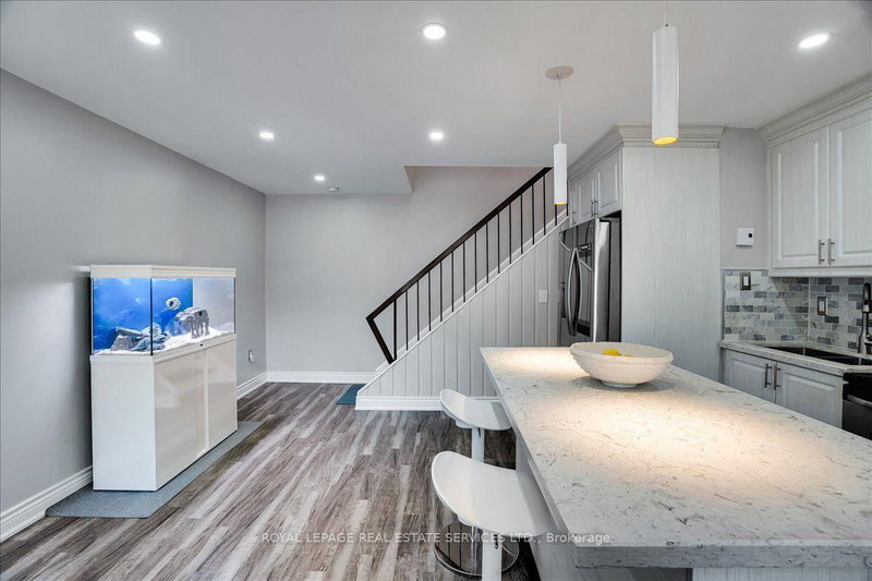 1310 Gulleden Dr photo 4