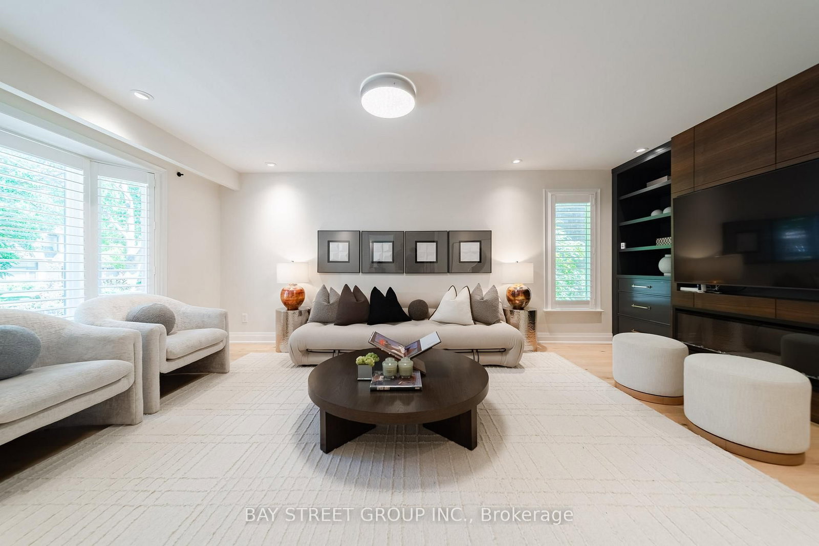 2366 Devon Road • Oakville, ON photo 2