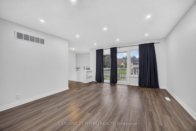 2501 Cobbinshaw Circle • Mississauga, ON photo 6