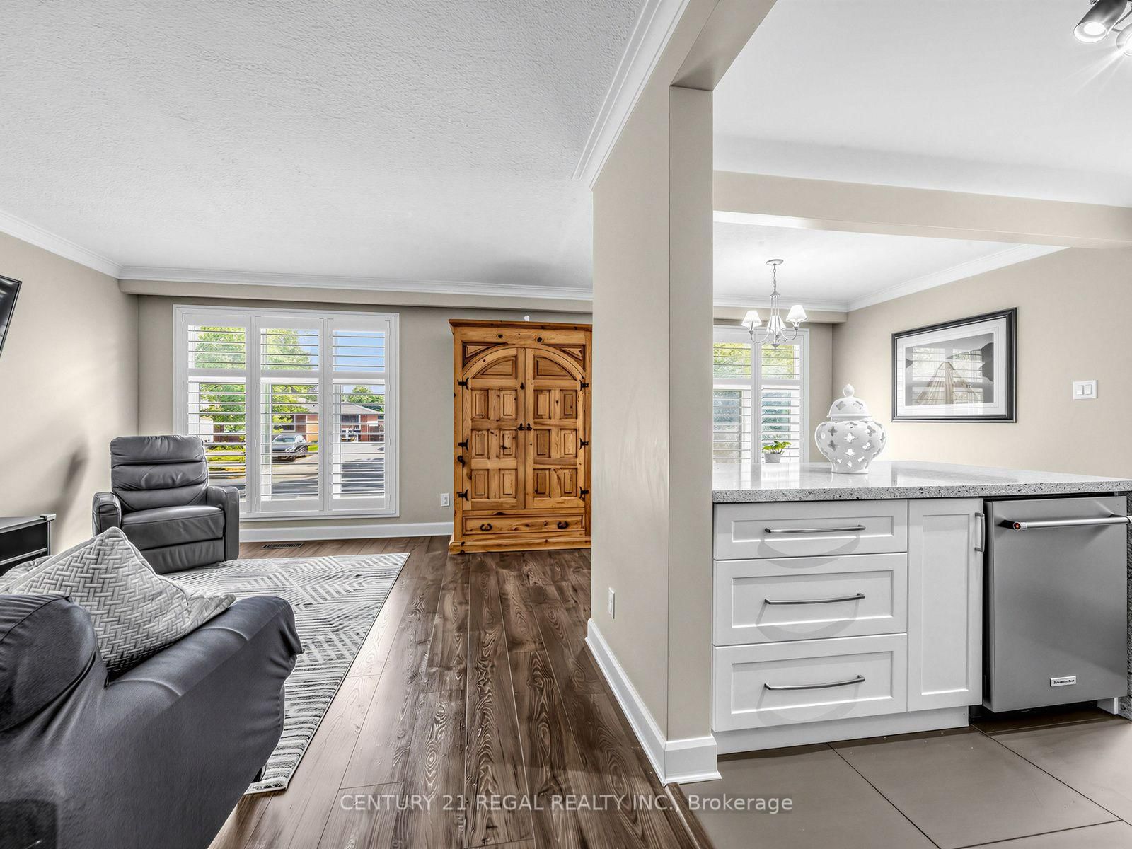 281 Thistle Down Boulevard • Toronto, ON photo 13