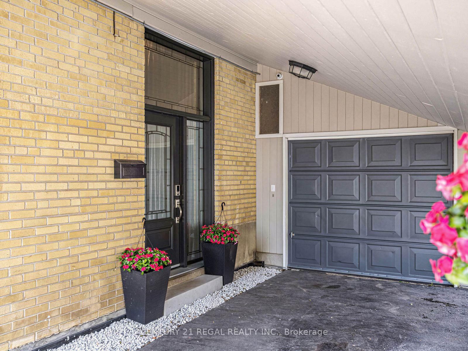 281 Thistle Down Boulevard • Toronto, ON photo 3