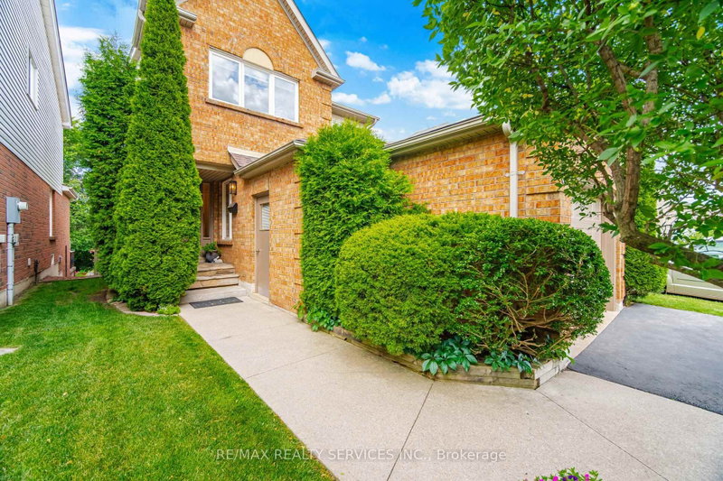38 Furrows End