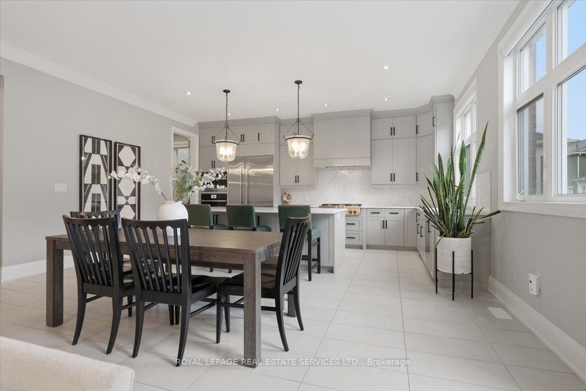 3300 Sunningdale Gardens • Oakville, ON photo 14