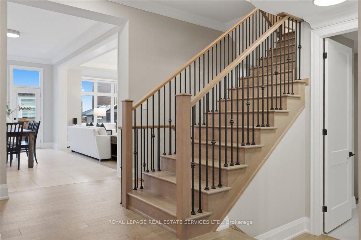 3300 Sunningdale Gardens • Oakville, ON photo 19