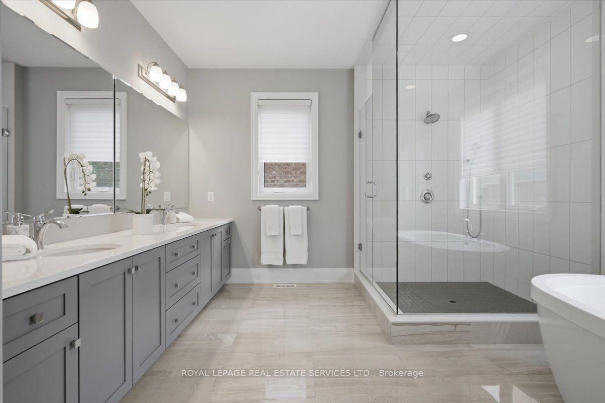3300 Sunningdale Gardens • Oakville, ON photo 24
