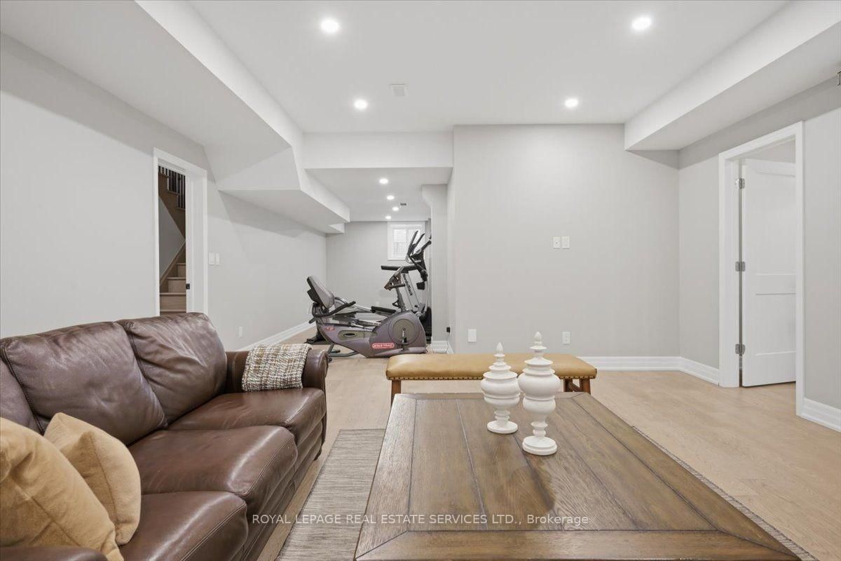 3300 Sunningdale Gardens • Oakville, ON photo 36