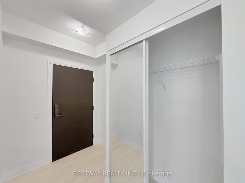 207 - 412 Silver Maple Road