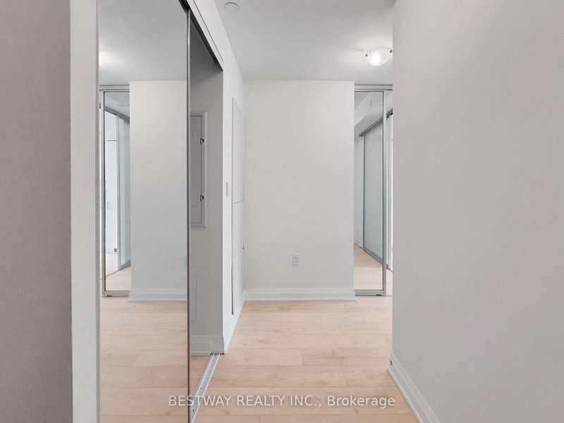 207 - 412 Silver Maple Road