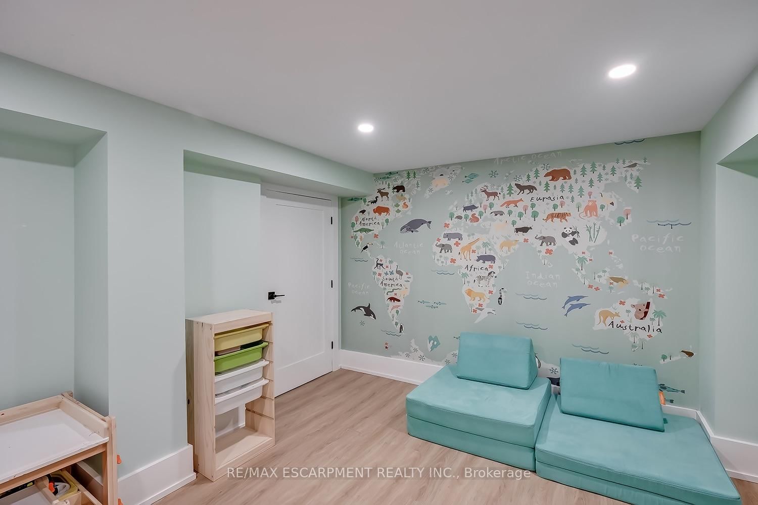 327 Goodram Drive • Burlington, ON photo 36