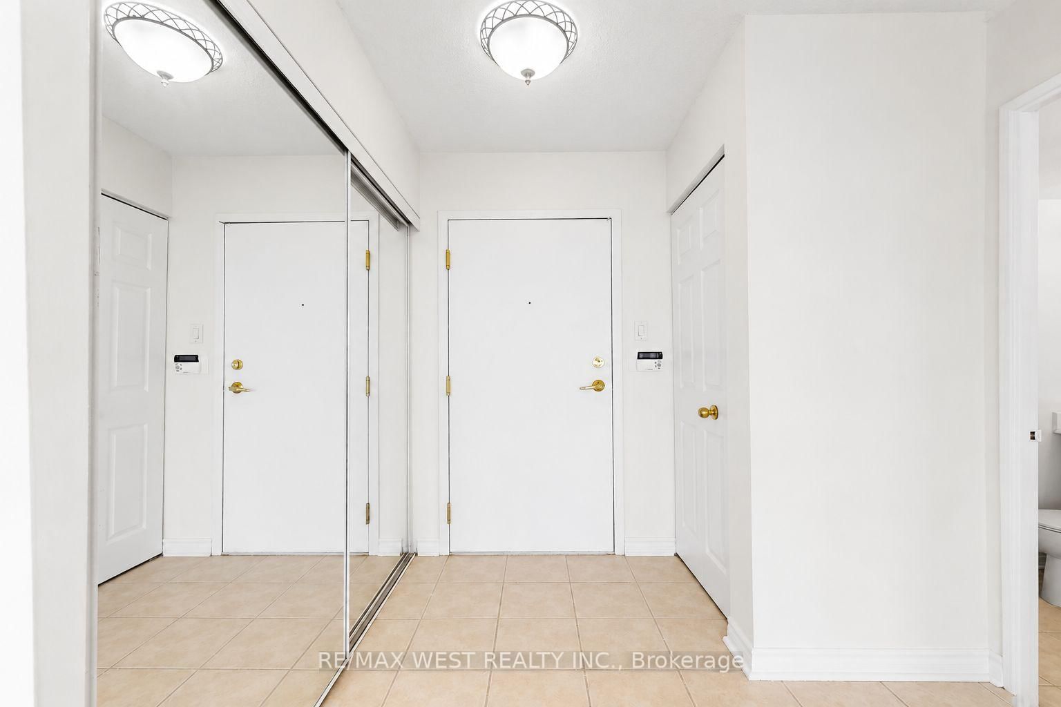 55 Elm Drive W • #1801 • Mississauga, ON photo 5