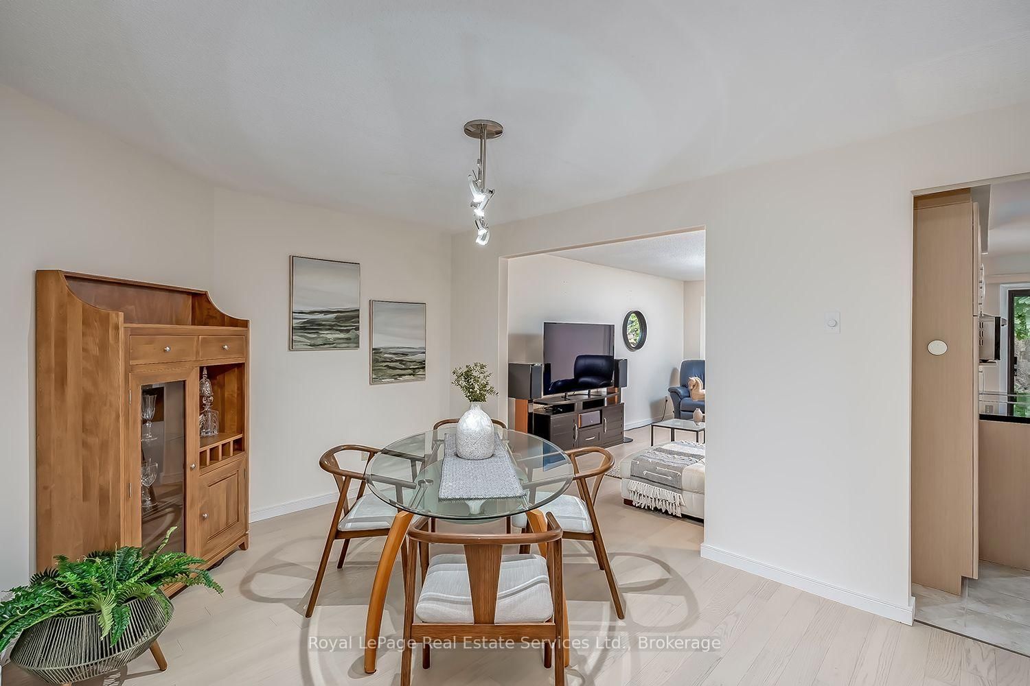 1194 Potters Wheel Crescent • Oakville, ON photo 10