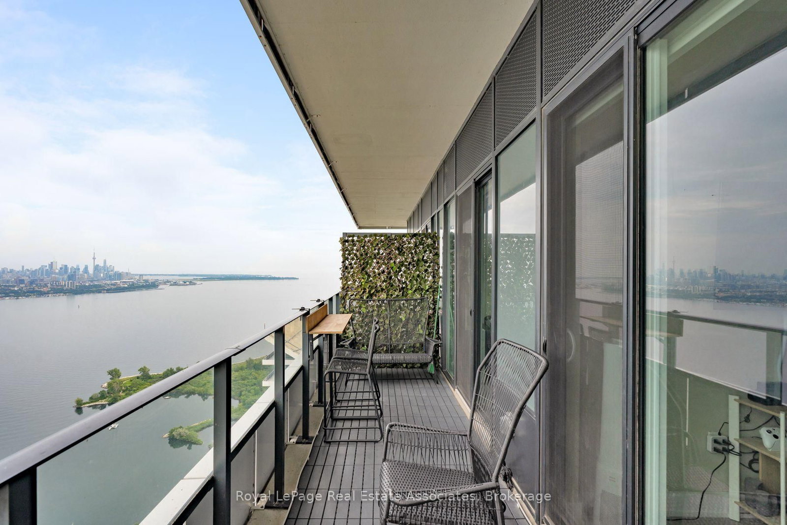 30 Shore Breeze Drive • #6104 • Toronto, ON photo 25