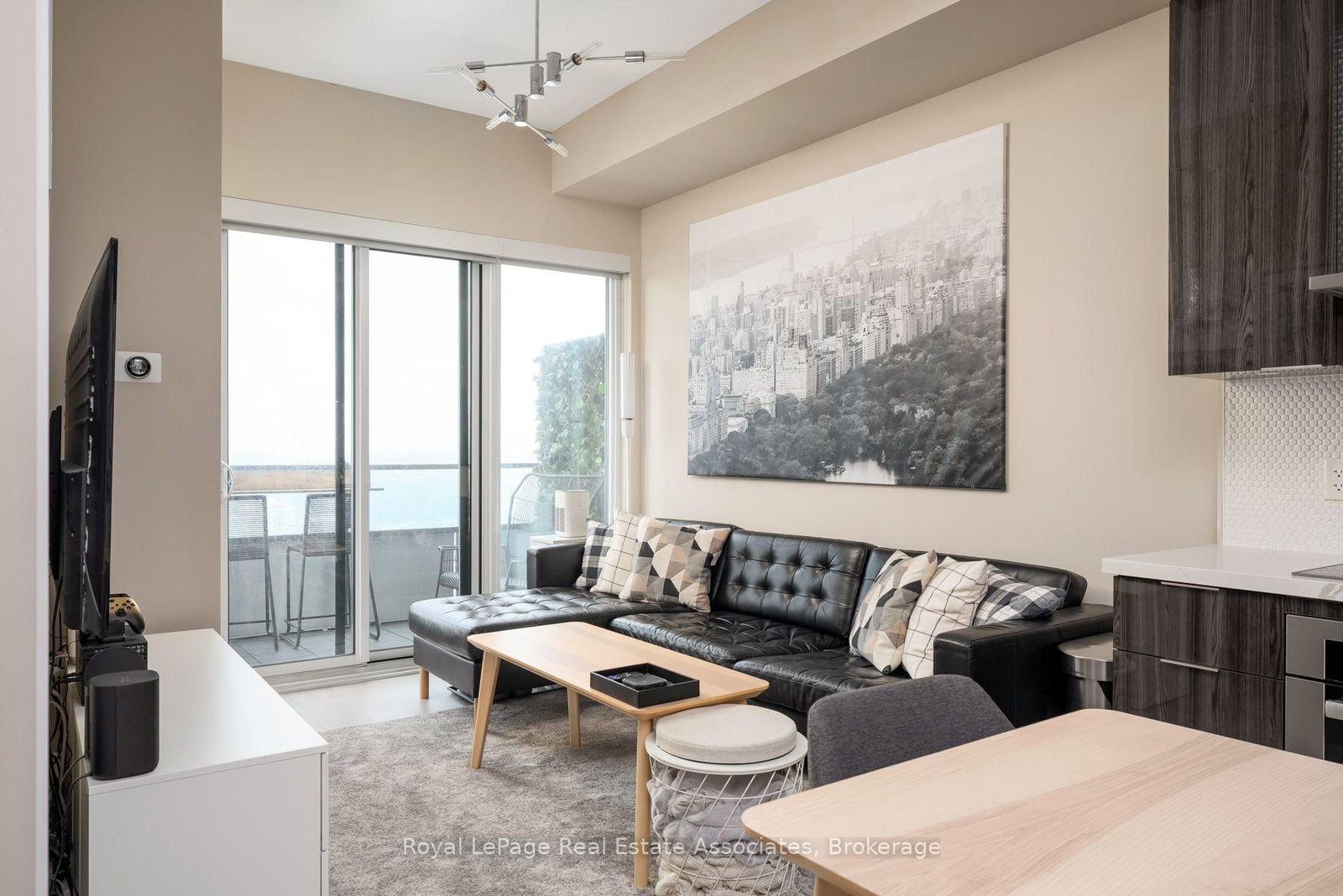 30 Shore Breeze Drive • #6104 • Toronto, ON photo 8