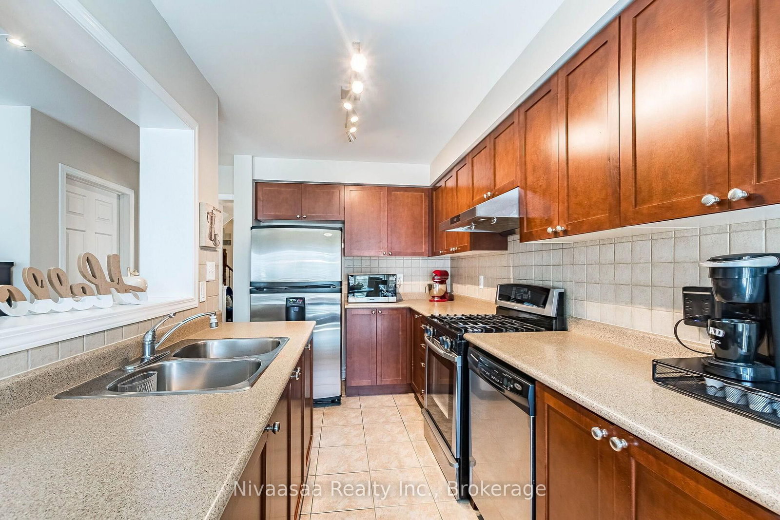 9 Parisian Road • Brampton, ON photo 14