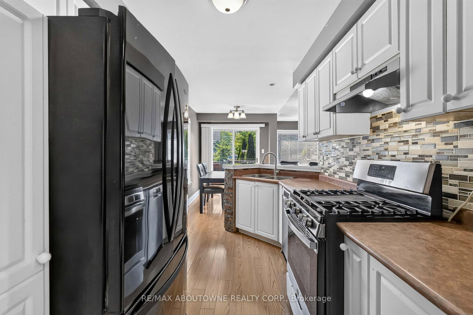 Listing Image 8