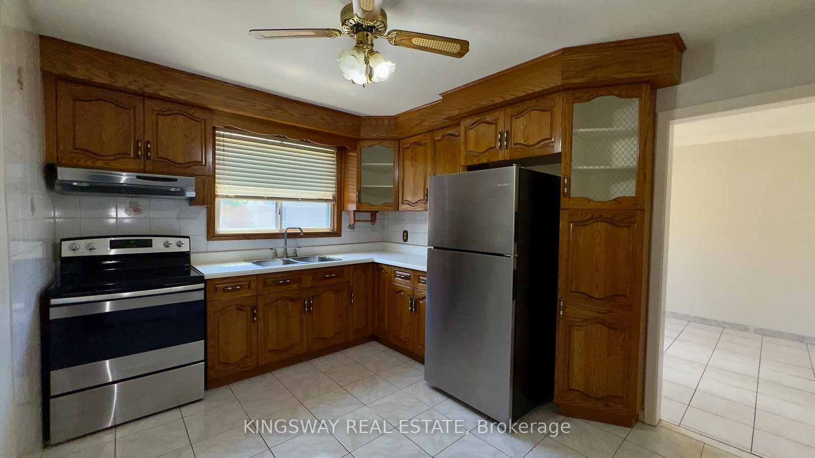 31 Quinan Drive • Toronto, ON photo 11
