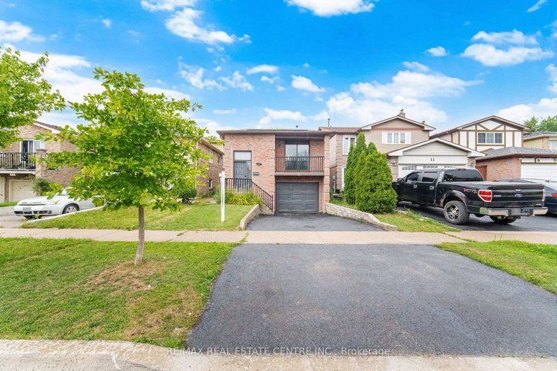 13 Dafoe Crescent
