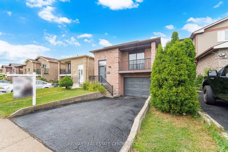 13 Dafoe Crescent