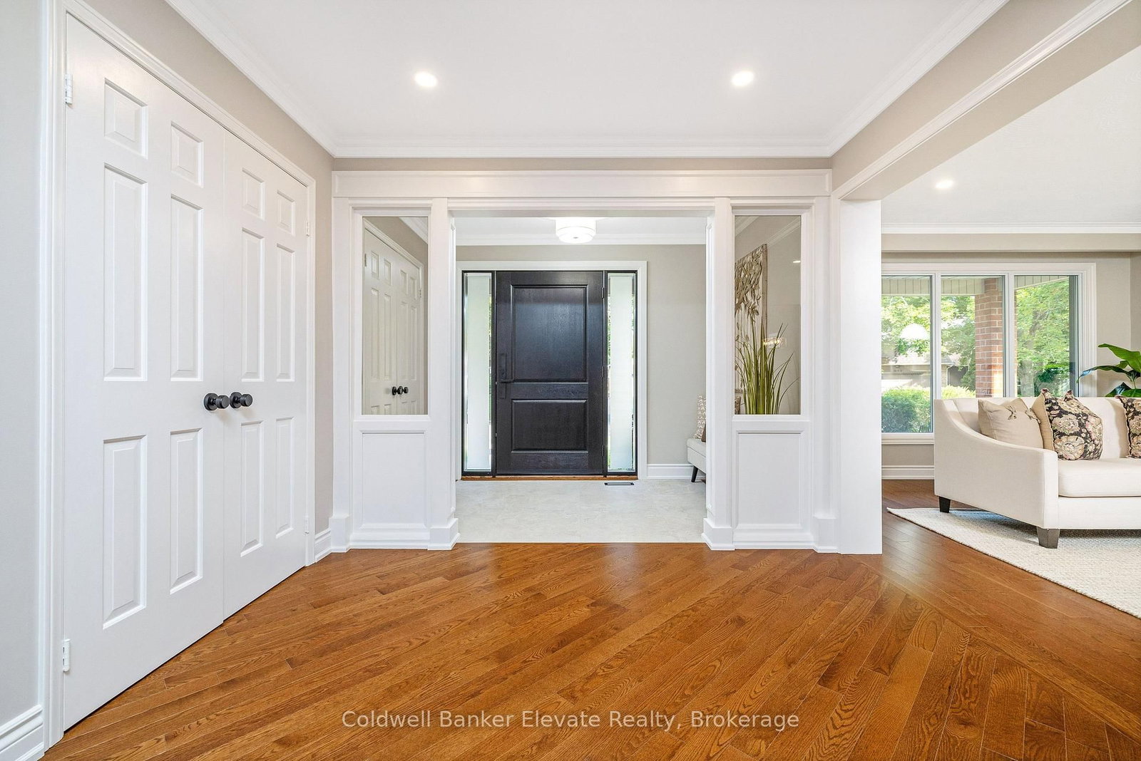 1677 Sherwood Forrest Circle • Mississauga, ON photo 4
