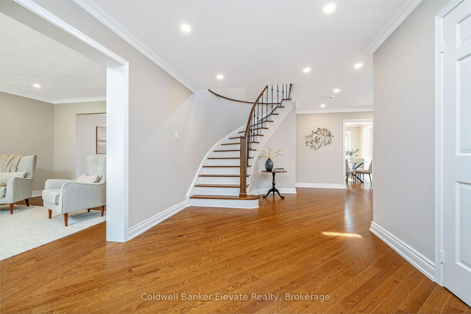 1677 Sherwood Forrest Circle • Mississauga, ON photo 5
