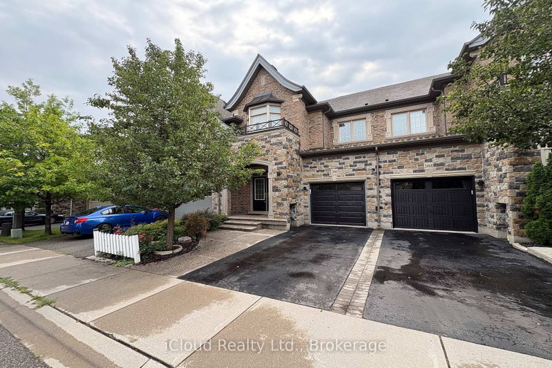 2466 Village Common