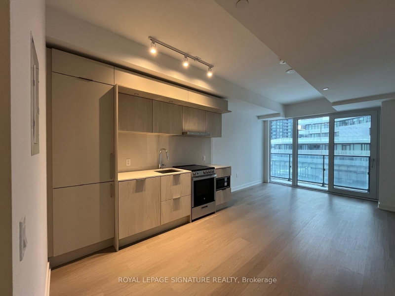 312 - 448 Burnhamthorpe Road W
