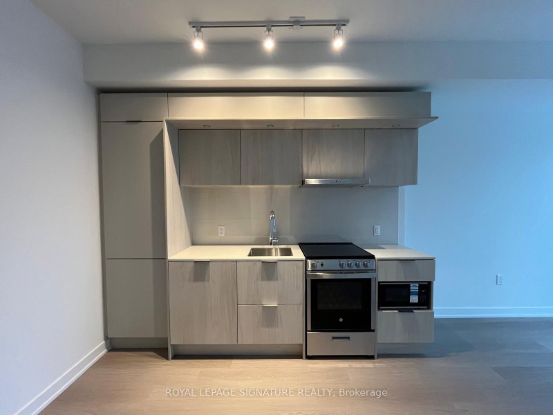 312 - 448 Burnhamthorpe Road W