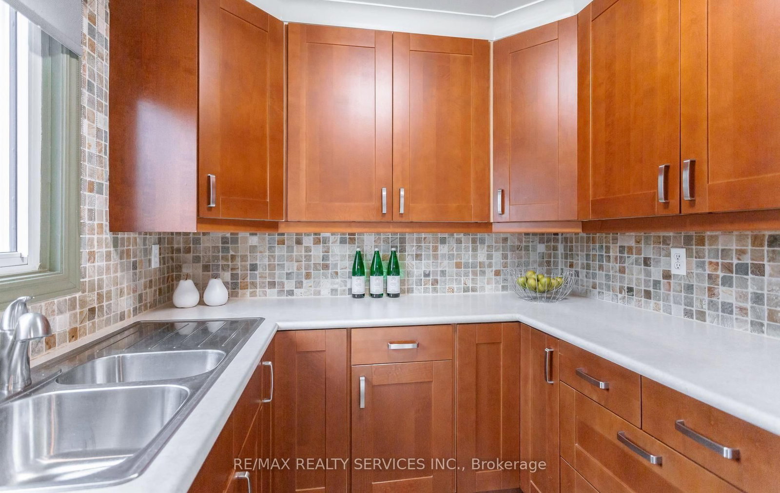 35 Sparklett Crescent • Brampton, ON photo 13