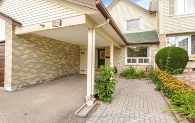 35 Sparklett Crescent • Brampton, ON photo 2