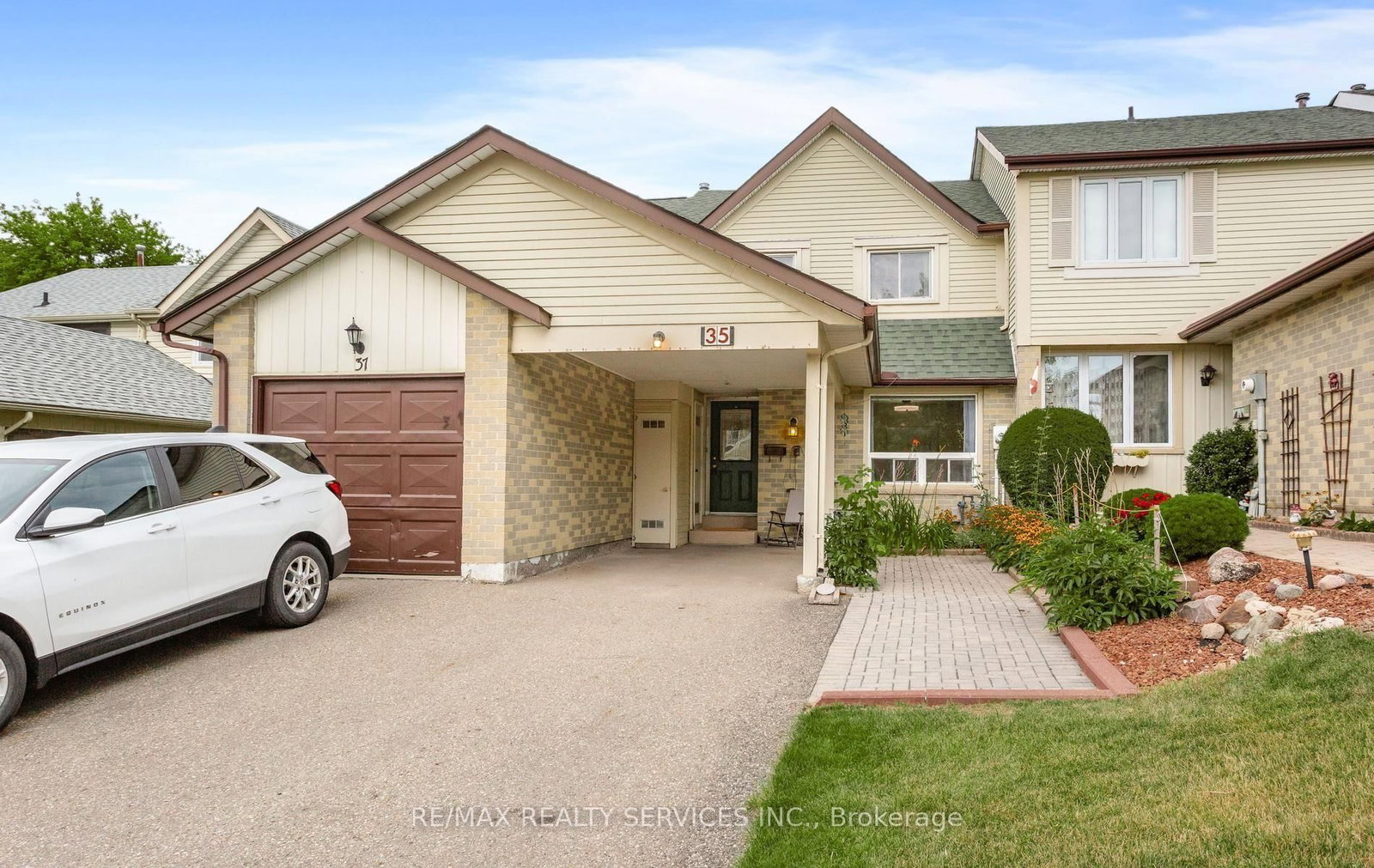35 Sparklett Crescent • Brampton, ON photo 3