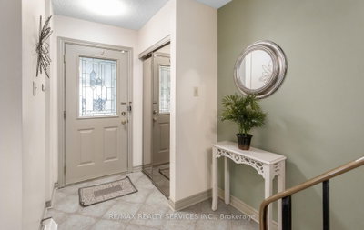 35 Sparklett Crescent • Brampton, ON photo 4