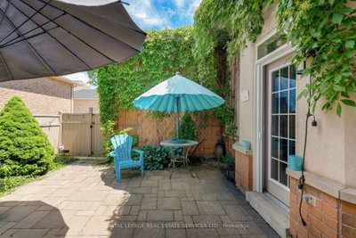 506 Charles Potter Lane • Oakville, ON photo 2