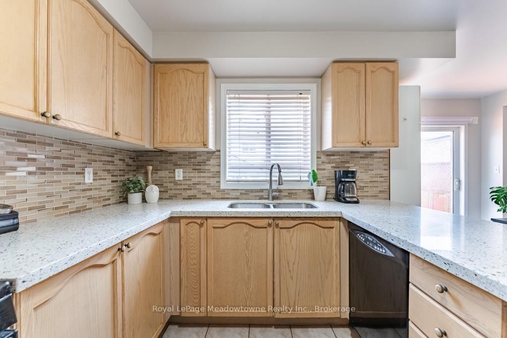 166 Panton Trail • Milton, ON photo 12