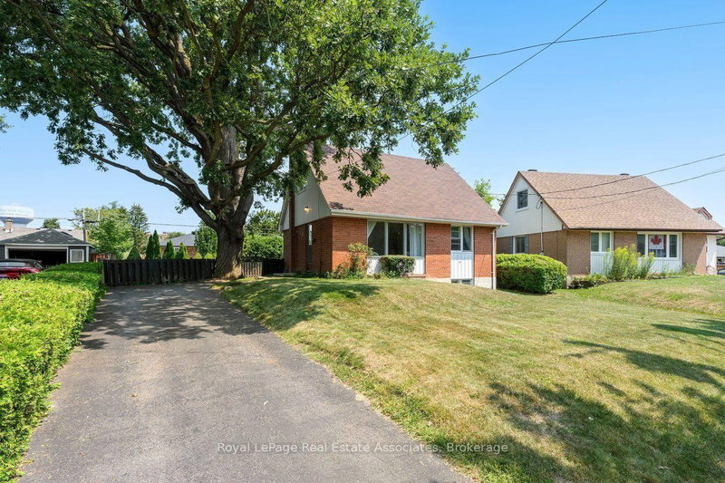 64 McIntyre Crescent
