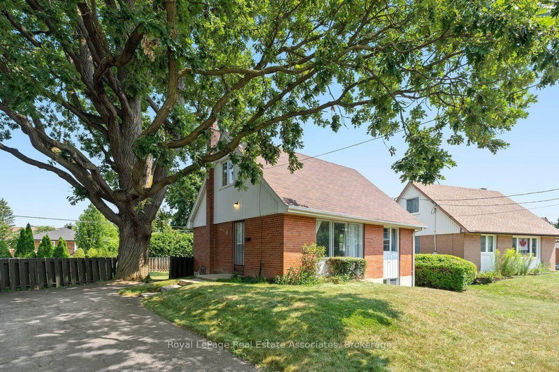 64 McIntyre Crescent