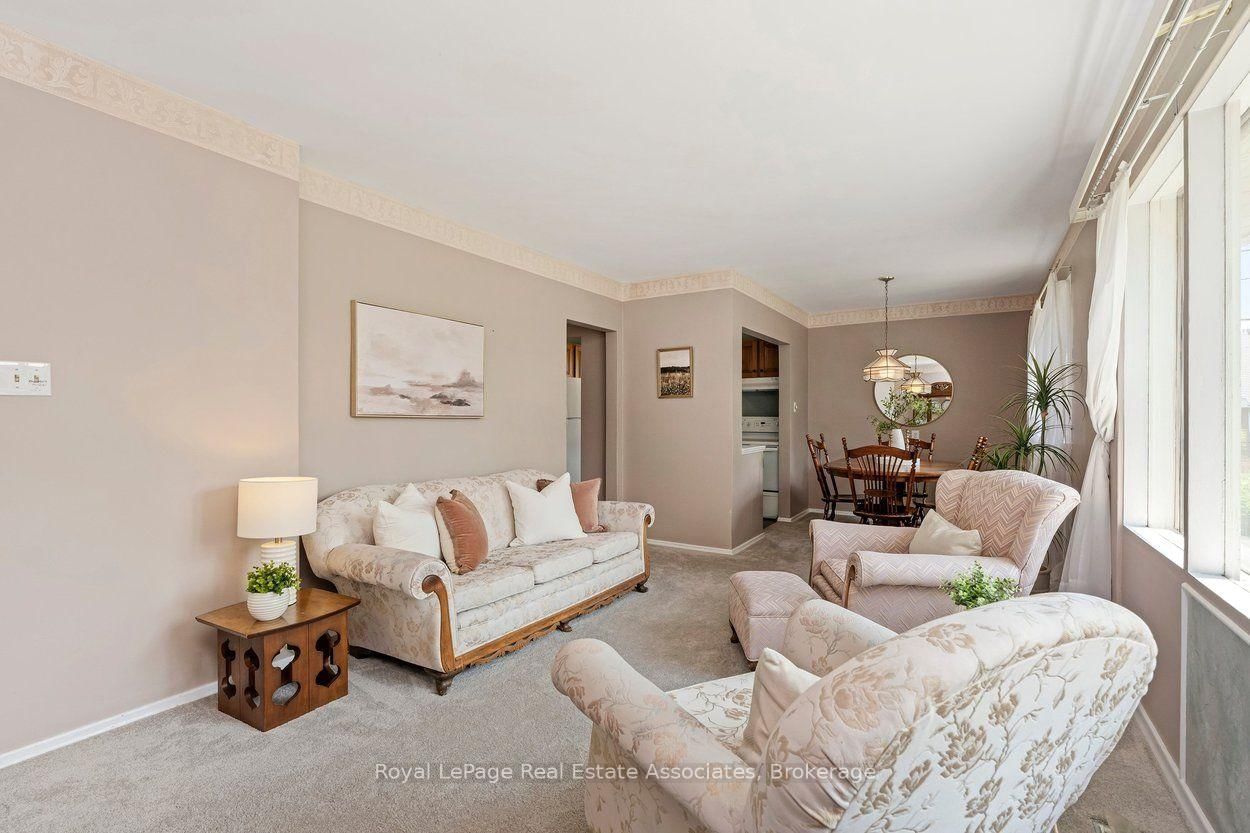 64 McIntyre Crescent • Halton Hills, ON photo 8