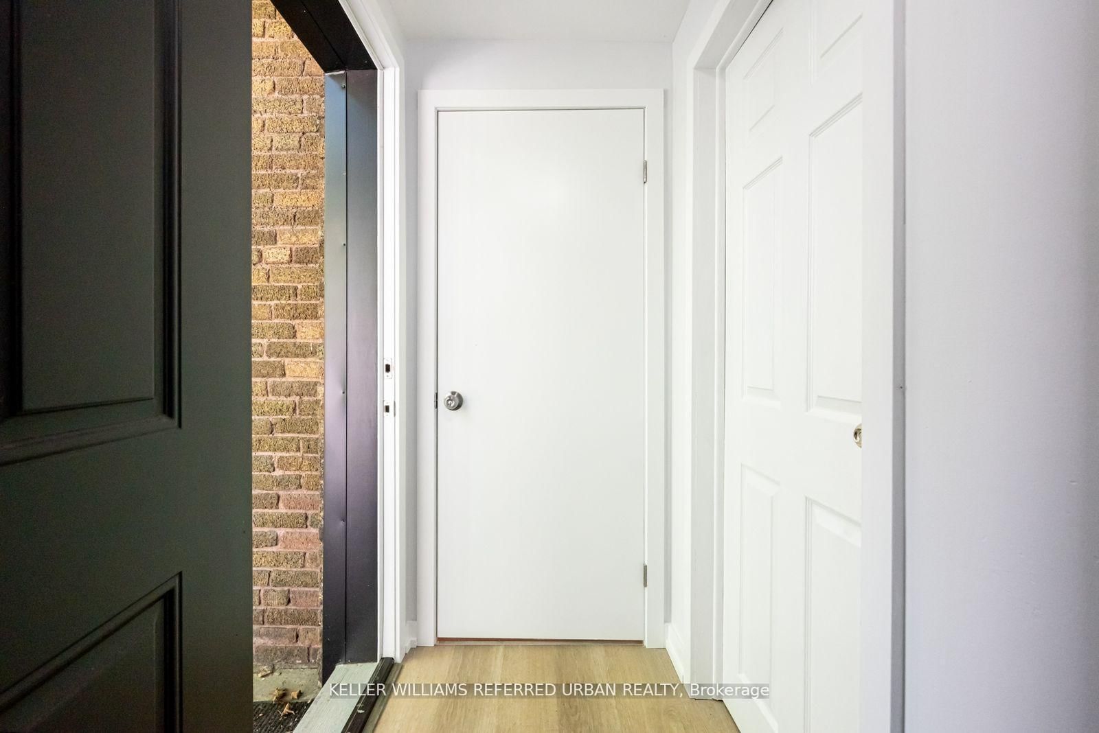 Lower - 2556 Lake Shore Boulevard W, Toronto 3