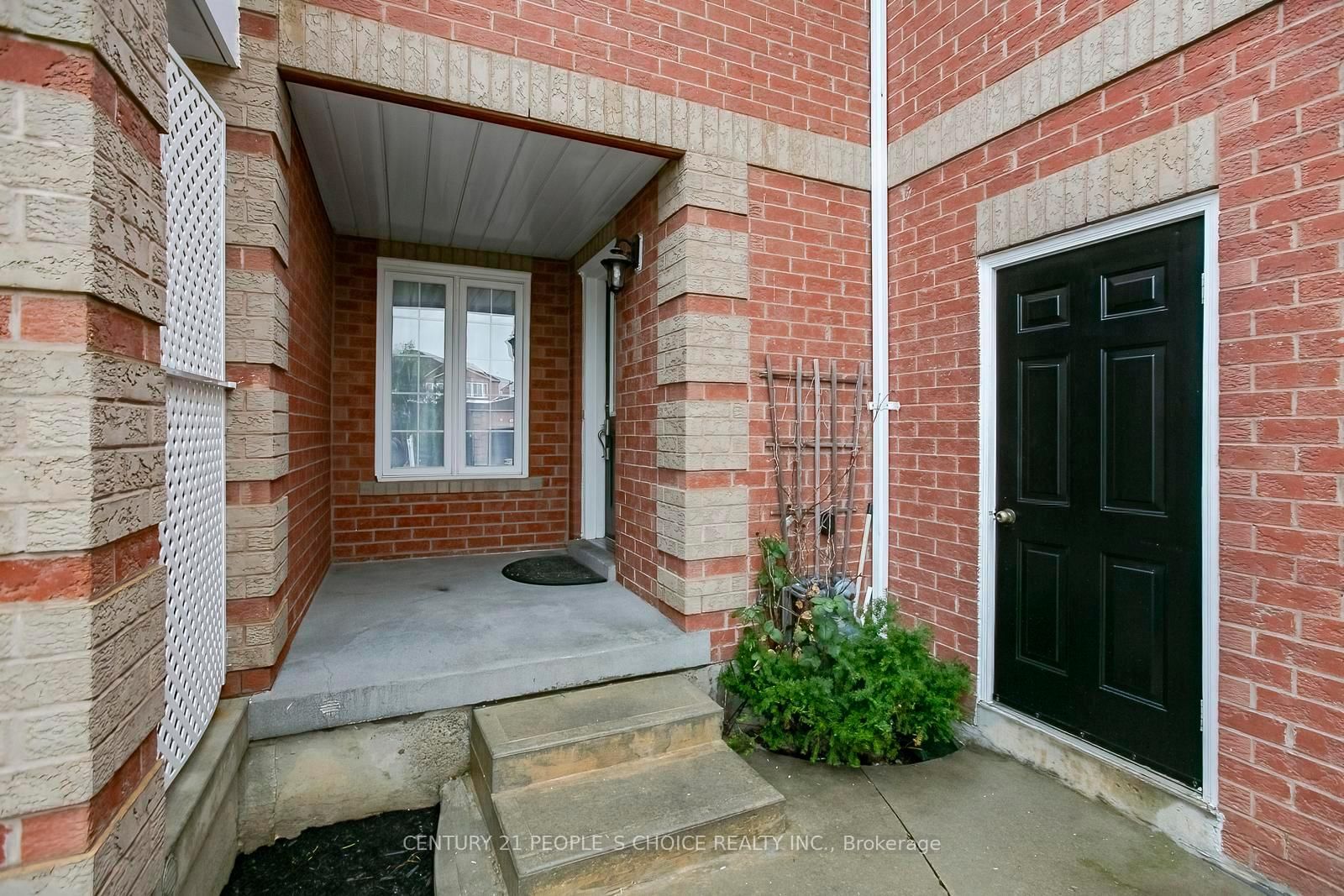 90 White Tail Crescent • Brampton, ON photo 3