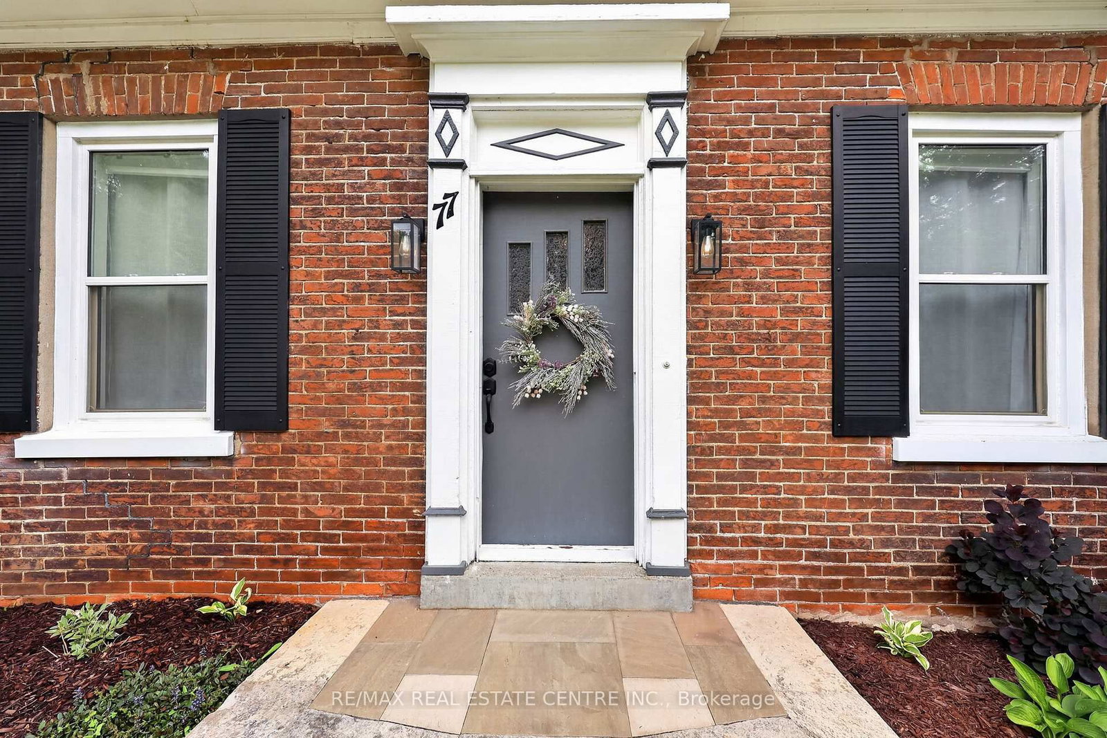 77 Mill Street • Orangeville, ON photo 2