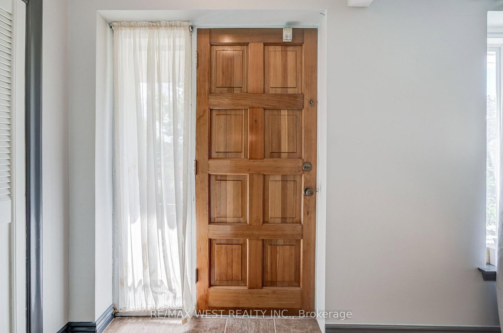 65 Ridge Point Crescent • Toronto, ON photo 6