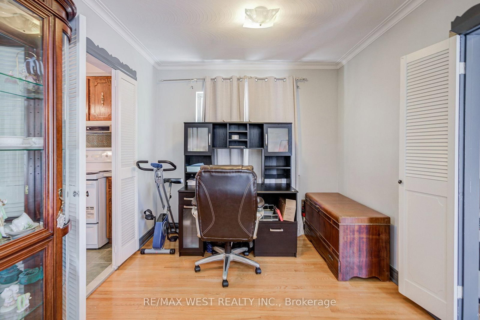 65 Ridge Point Crescent • Toronto, ON photo 8