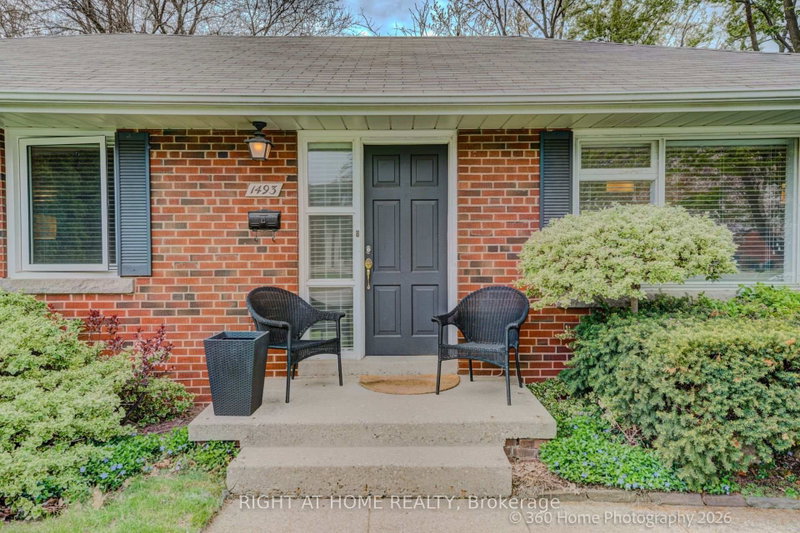 1493 Constance Dr photo 4