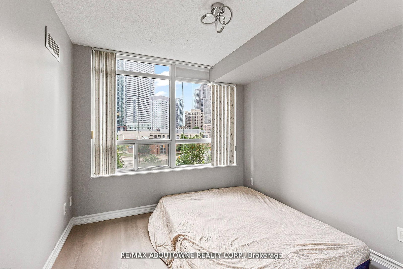 310 Burnhamthorpe Road W • #401 • Mississauga, ON photo 17