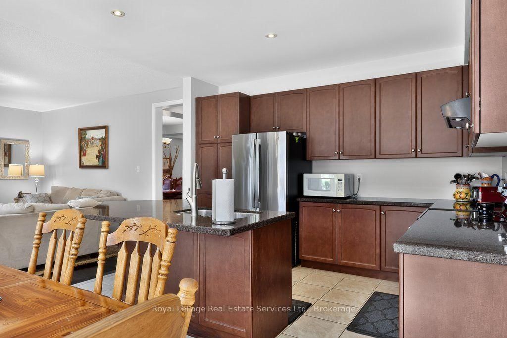 2070 Willhaven Trail • Oakville, ON photo 11