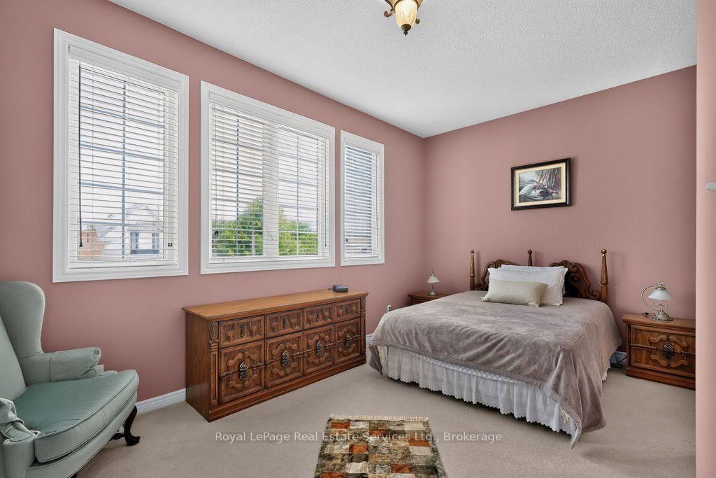 2070 Willhaven Trail • Oakville, ON photo 16