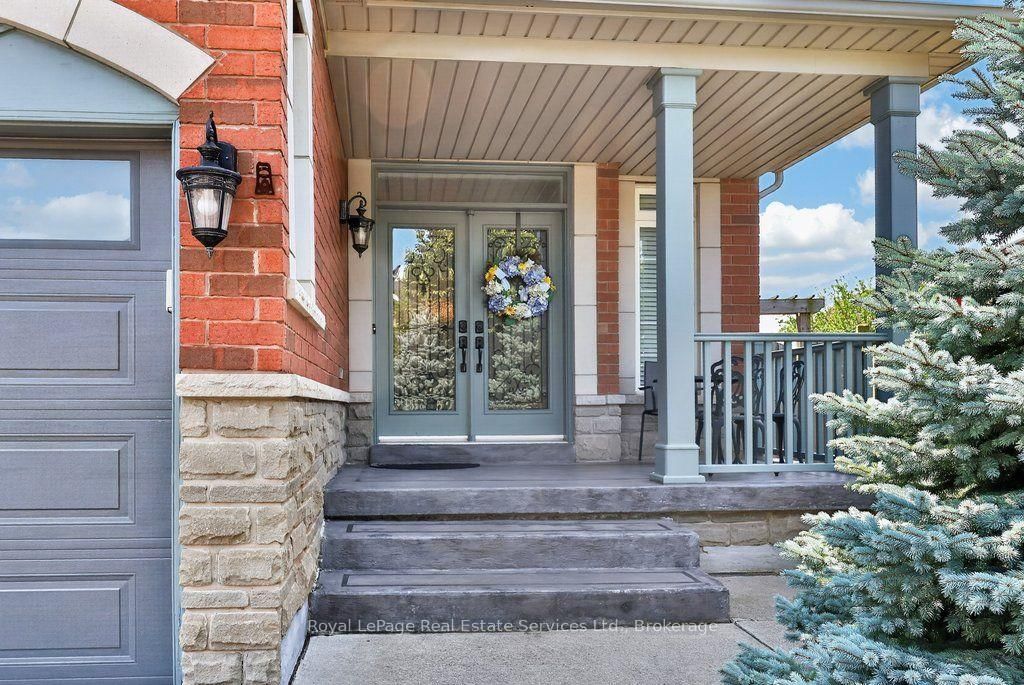 2070 Willhaven Trail • Oakville, ON photo 2