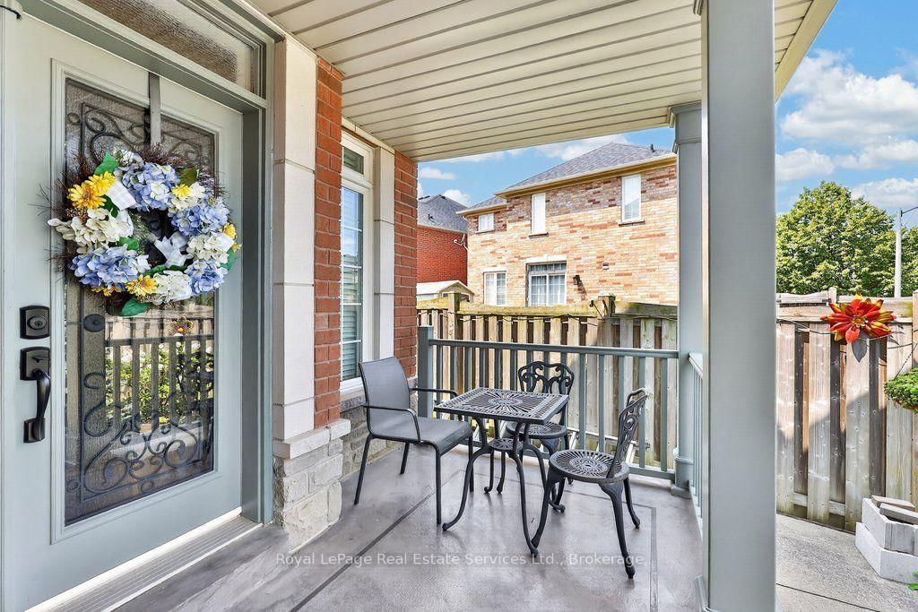 2070 Willhaven Trail • Oakville, ON photo 3