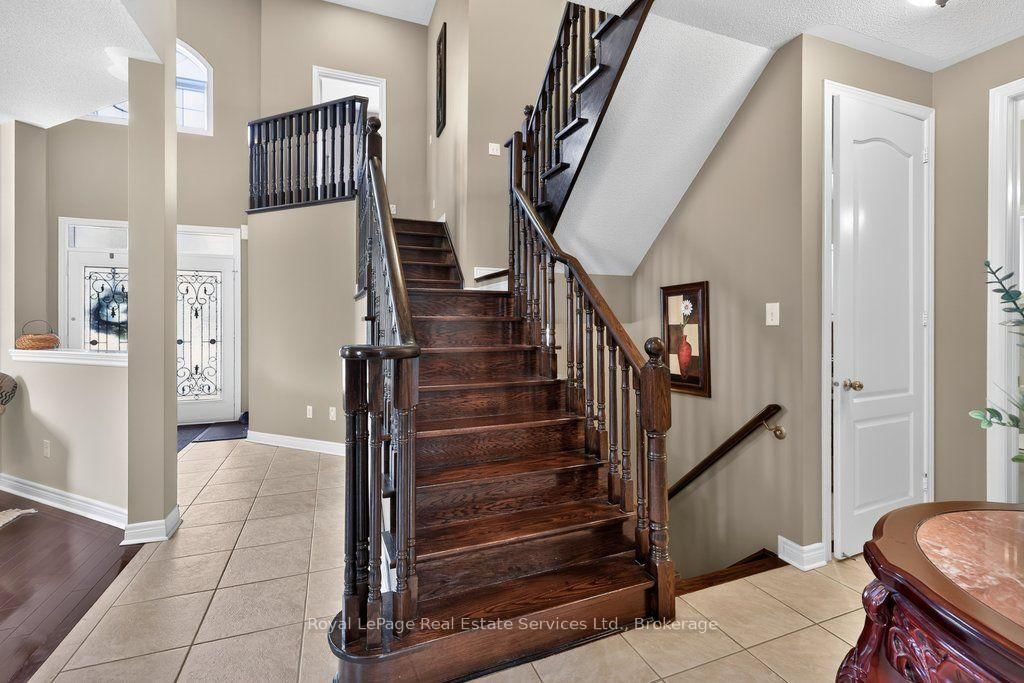 2070 Willhaven Trail • Oakville, ON photo 5
